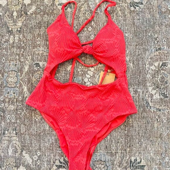 Berlook Red Pink Textured Seashell Cutout One Piece Swim Size M NWT - Picture 1 of 7